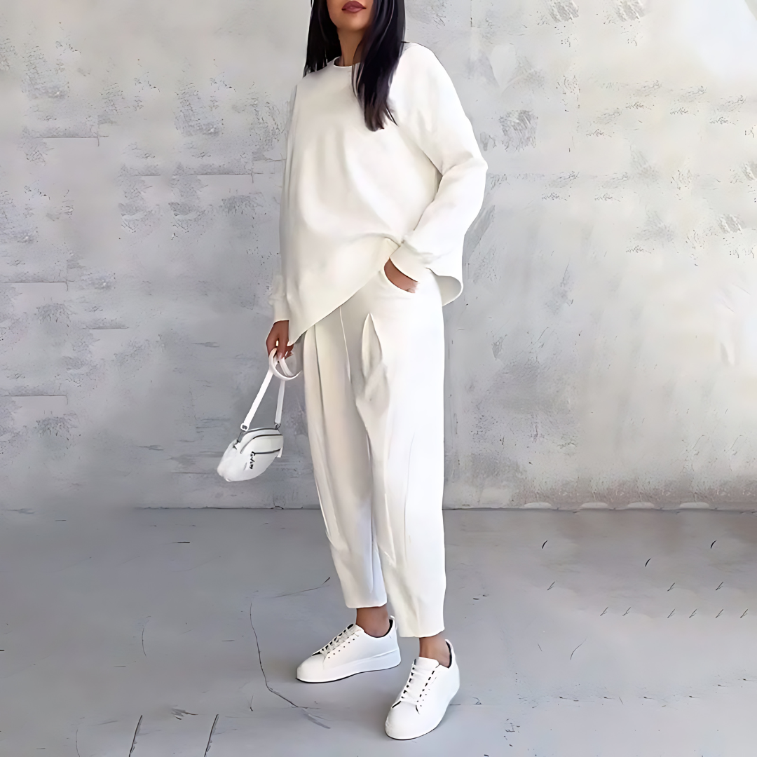 Stylish Avenn Comfortable Two-Piece Set for Women | Soft Fabric Lounge Wear | Perfect for Relaxation & Casual Outings