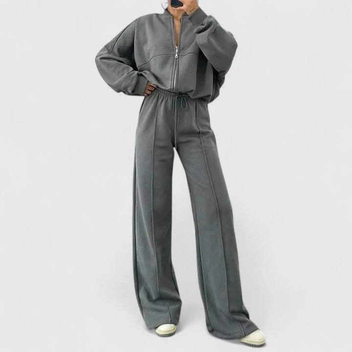 Enhanced Product Title: Olyverrah | Cozy Sweater and Pants Set for Ultimate Comfort | Stylish Loungewear Outfit 

This optimized title includes keywords that potential customers might search for, while also highlighting the comfort and style of the produc