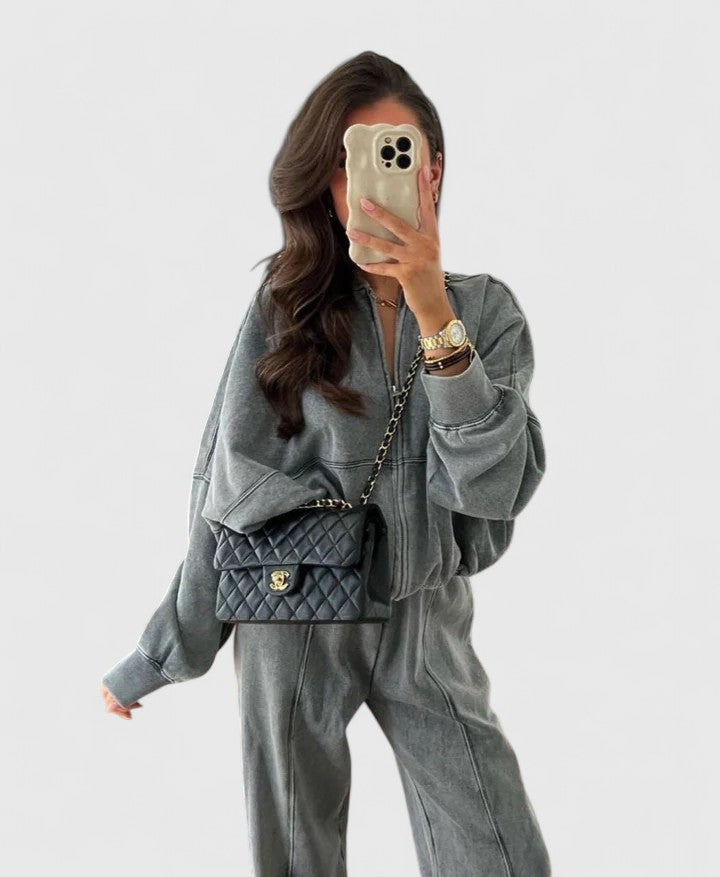 Enhanced Product Title: Olyverrah | Cozy Sweater and Pants Set for Ultimate Comfort | Stylish Loungewear Outfit 

This optimized title includes keywords that potential customers might search for, while also highlighting the comfort and style of the produc